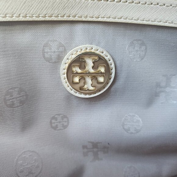 TORY BURCH Robinson Perforated Middy Satchel with COA - Picture 10 of 14